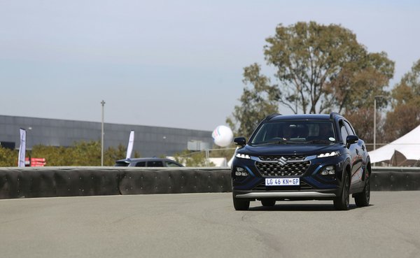 Comment les capteurs de détection de mouvement à l'intérieur du véhicule peuvent-ils prévenir les vols ou les intrusions ?